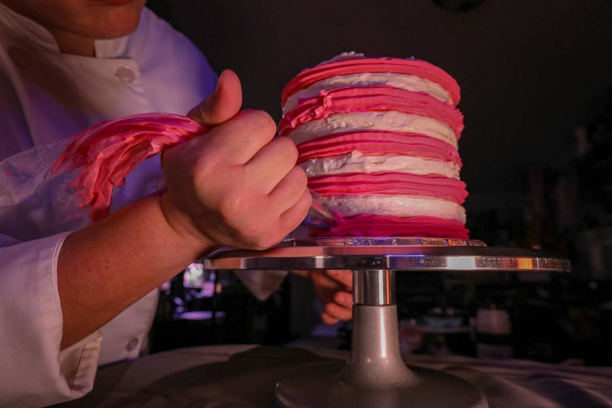 Side-by-side comparison: left shows splotchy, uneven cake surface from improper airbrush use; right shows smooth gradient achieved with correct technique and edible airbrush color