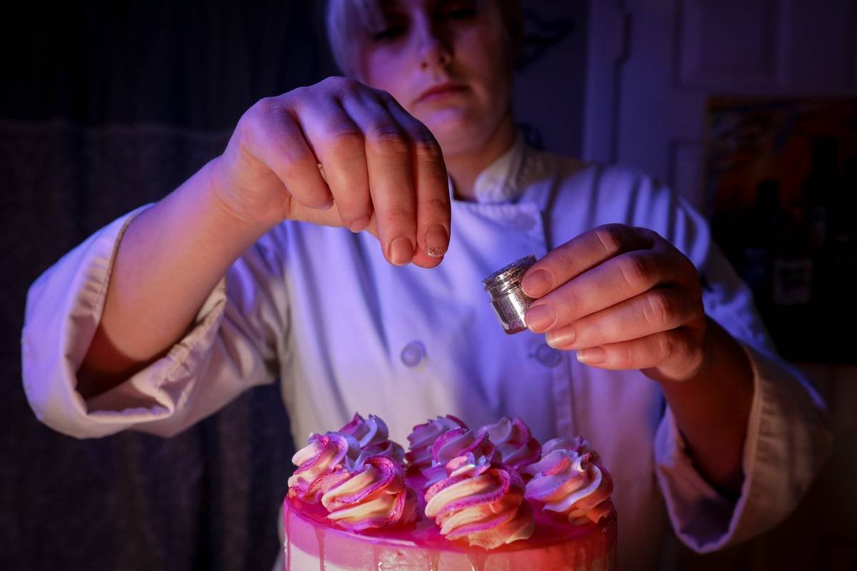 How to Use Airbrush Cake Decorating Like a Pro (Without Wasting Icing or Nerves)